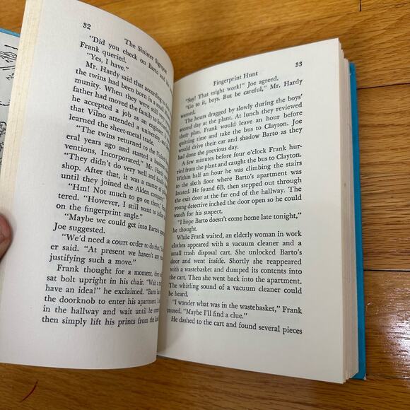 The Hardy Boys 15 The Sinister Signpost by Franklin W. Dixon Book 1968 - Picture 9 of 11